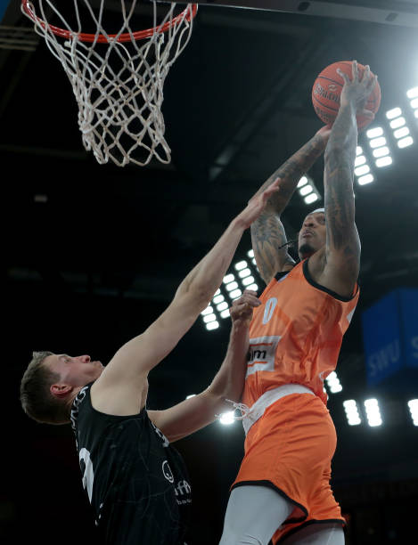 力使她在领 力使她在领